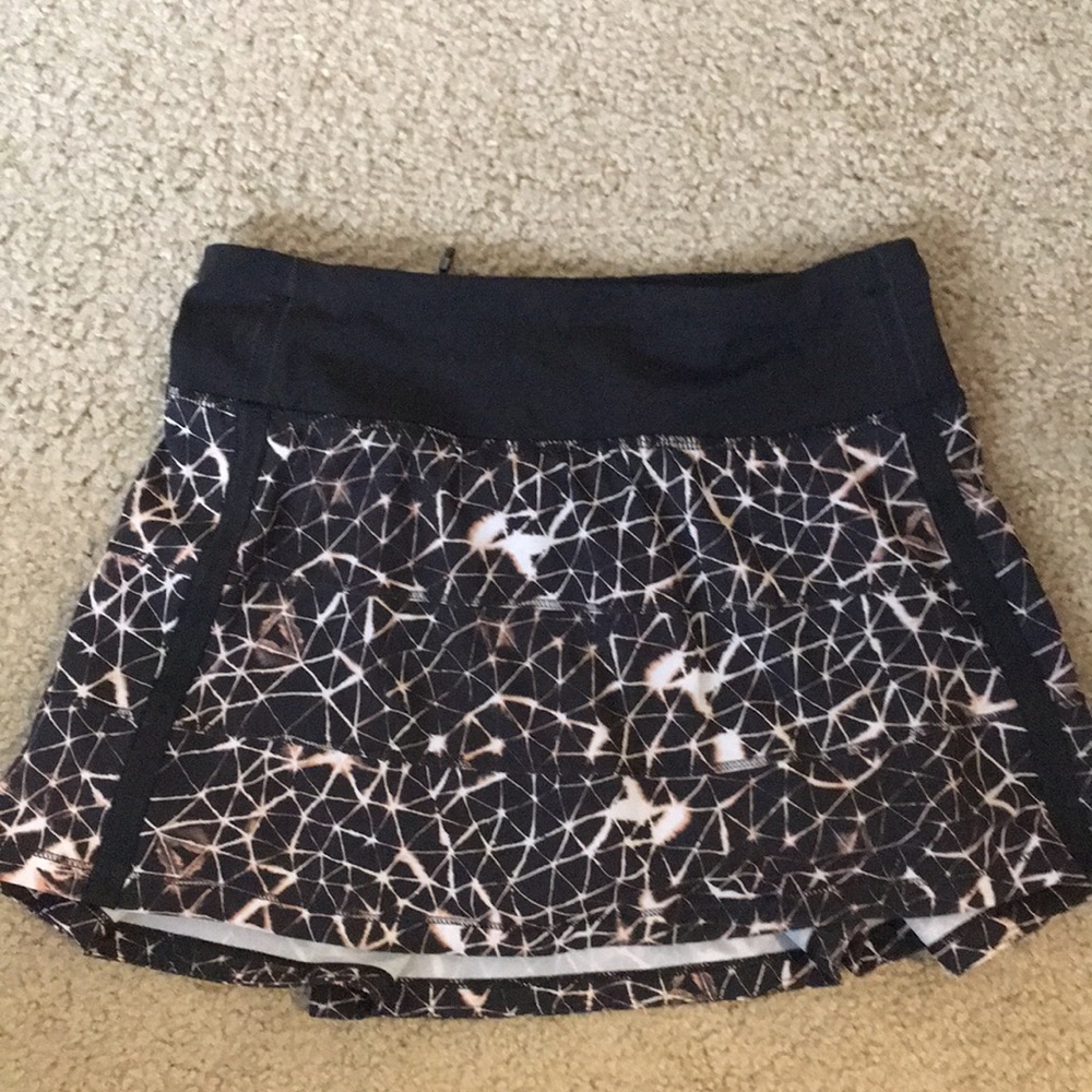 Lululemon skirt size 2 mint condition